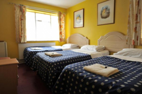 Гостиница Acton Town Hotel  Лондон